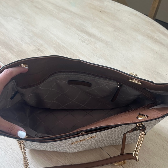 Michael Kors Cream Shoulder Bag with Gold Accents - Picture 2 of 4